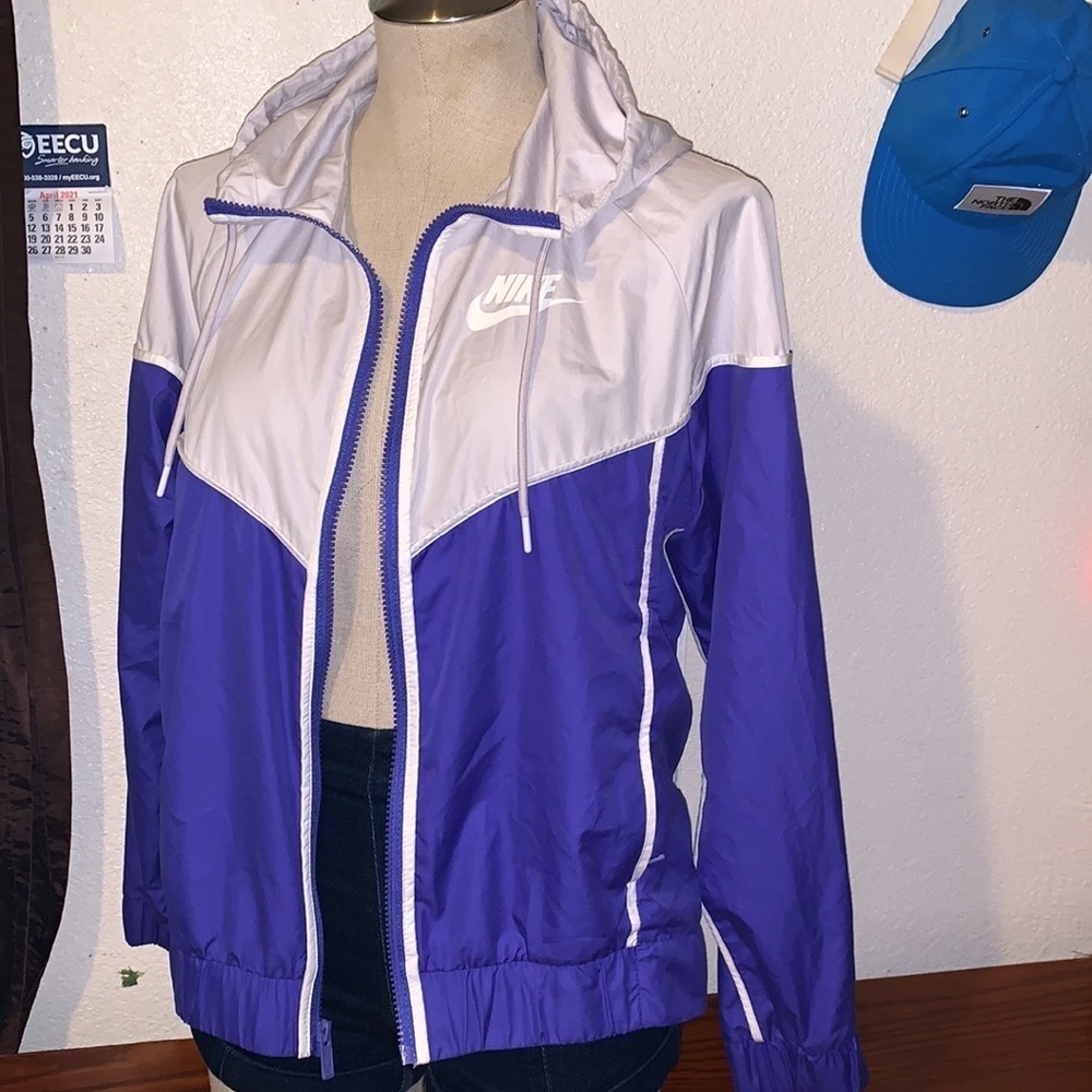 Nike - Picture 6 of 8